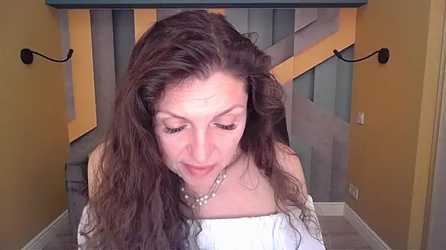 EllaLong Chat XXX in diretta