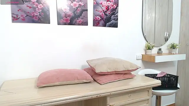 abigail_f00x Show in webcam