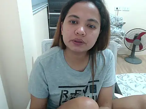 xTheLastVIRGINx Adlı Modelin Canlı XXX Sohbeti