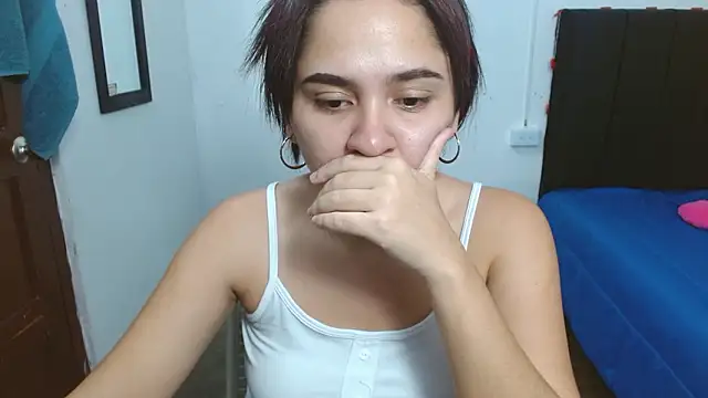 Thalian: διαδικτυακό σόου στην κάμερα