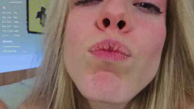 Chat XXX en directo de TiffinyMergist