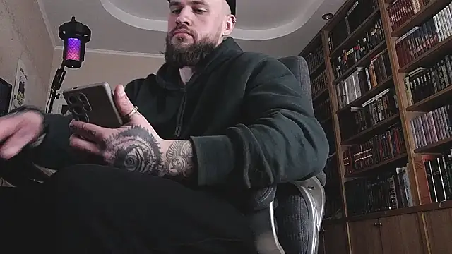 Chatroom XXX en direct de FindomJason