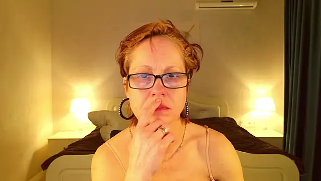 LioraWeiss' Live XXX Chat