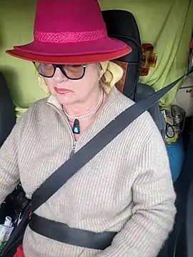 Hot-Muci: διαδικτυακό σόου στην κάμερα