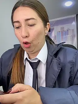 _Susy-Office1: απευθείας συνομιλία ΧΧΧ