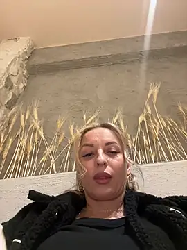 VikaBunny1のライブXXXチャット