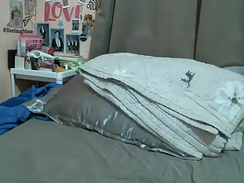 XXX chat uživo modela im_your_secret