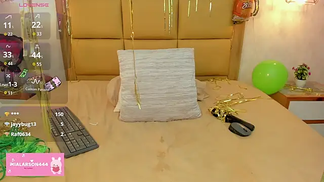 LARSONMIA live XXX chat