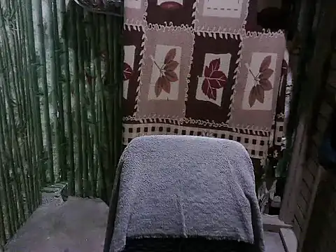 Hotty_babe23のウェブカメラショー