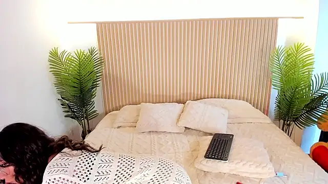 Онлайн чат XXX caeli_ruiz