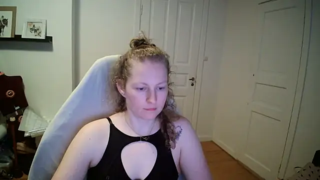 Girlnina-1995's Live XXX Chat