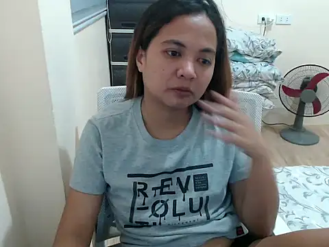 xTheLastVIRGINx Adlı Modelin Canlı XXX Sohbeti