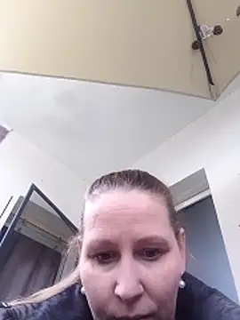 Mrs-Luder Adlı Modelin Canlı XXX Sohbeti