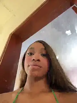 LiaTrainor's Live XXX Chat