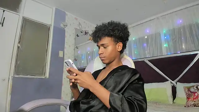 Chat XXX en directo de Santy_bigcock_01