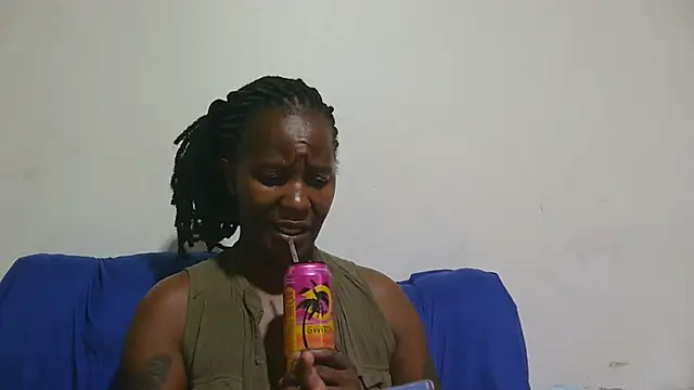 sluttylaura21's Live XXX Chat