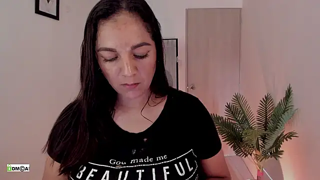 urcute_kitten's Live XXX Chat