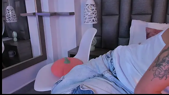 ZoeKrug's Live XXX Chat