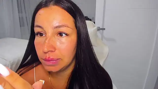 XXX chat uživo modela AvisFlowers