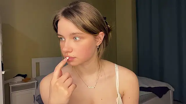 EarthaStinett Adlı Modelin Canlı XXX Sohbeti