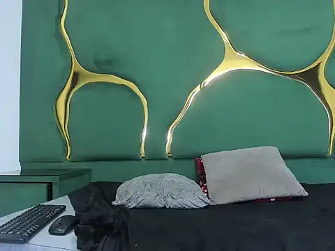 CamilaRoyale's Live XXX Chat