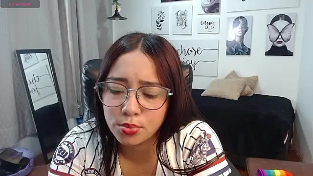 แชท XXX สดของ tinisweet