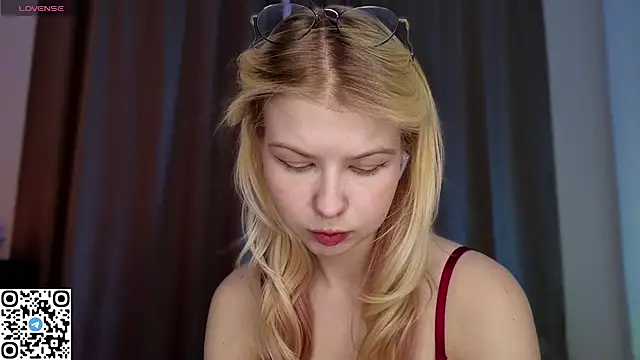 LynetHakes' Live XXX Chat