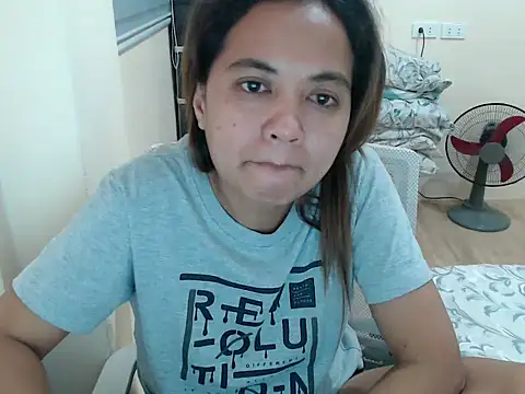 xTheLastVIRGINx Adlı Modelin Canlı XXX Sohbeti