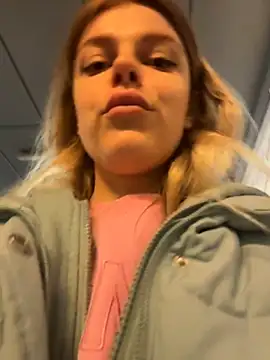 HarrietDart Adlı Modelin Canlı XXX Sohbeti