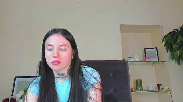 AdrianaCultのライブXXXチャット