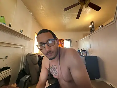 ThrowedWorldWide live XXX chat