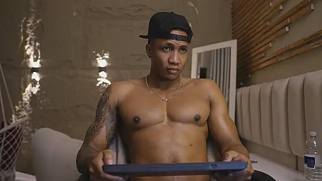 Logan_Varela's Live XXX Chat