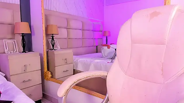 CarolineFyre's Live XXX Chat