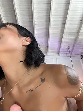 MystiqueXXX's Webcam Show