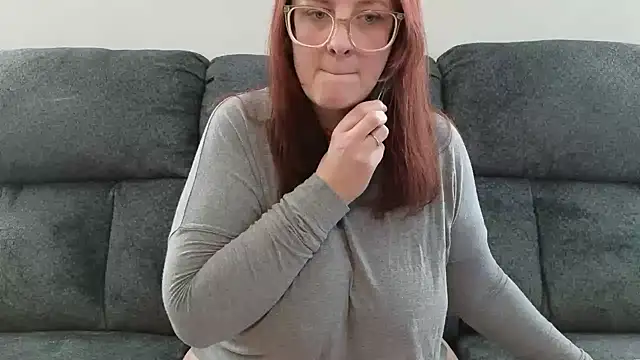 TheBustyHouseWife 现场XXX聊天