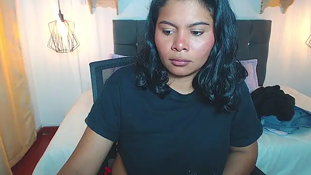 Chatroom XXX en direct de Emma_hassani