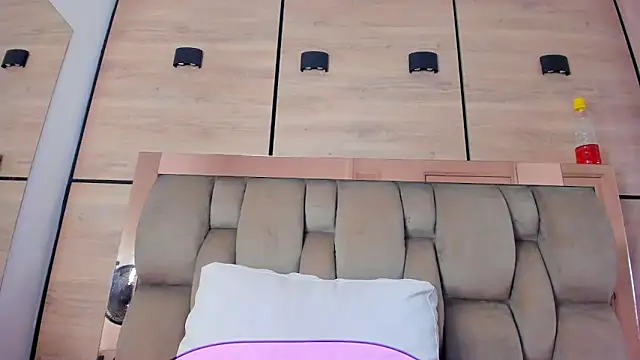 karol_lewiss 现场XXX聊天