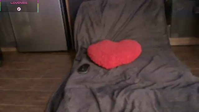 emlana live XXX chat