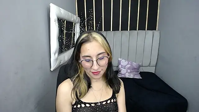 moon_shut's Live XXX Chat