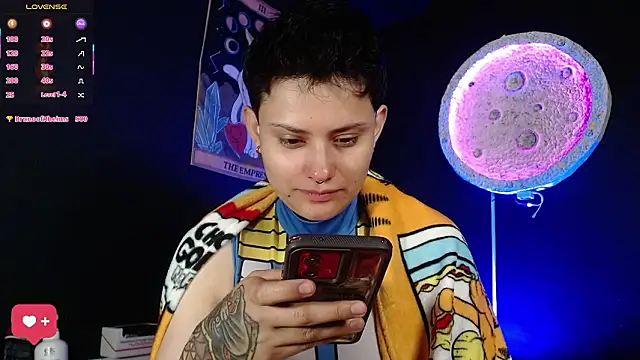 Chat +18 de girl_intense444 ao vivo