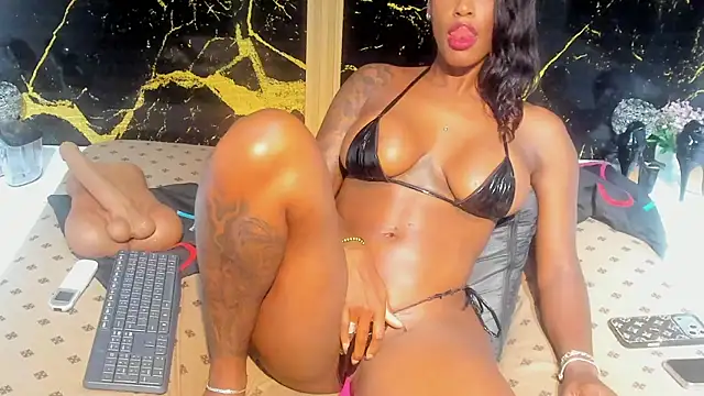 NahomyOwen's Live XXX Chat