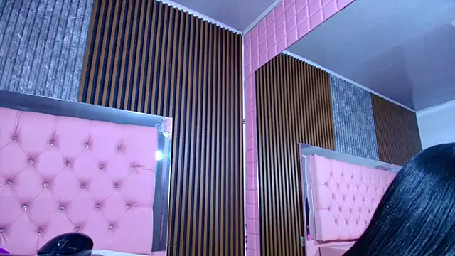 LUCIANA_FOX_TS Show in webcam