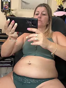 NikkiBlisss Show in webcam