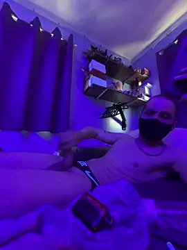 Czat XXX na żywo – Cloudd_Kingg_Iceyyy