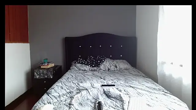 Emilia_1995 Live XXX-Chat