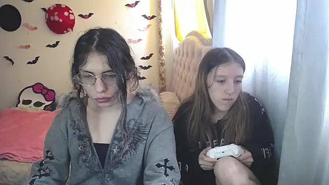 Show modela Briar_y_Blair na web-kameri