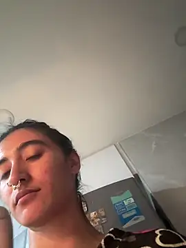 LunaisBack webcam show