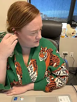 دردشة HelloTitti الجنسية المباشرة