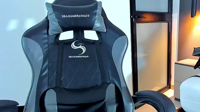 แชท XXX สดของ alma_fenix