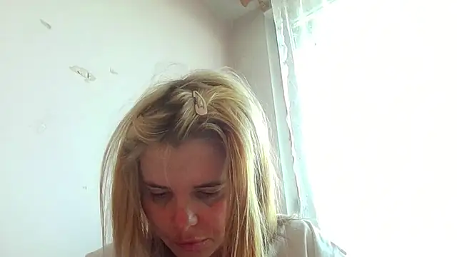 แชท XXX สดของ HornyElena